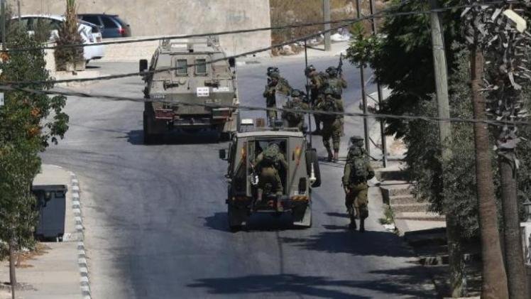 قوات الاحتلال تقتحم جنين ومخيم بلاطة وتعتقل عددا من الفلسطينيين بالضفة الغربية