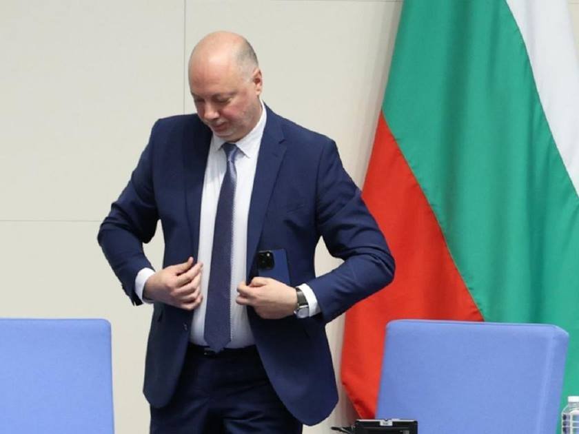 تحالف يطيح برئيس البرلمان البلغاري من منصبه