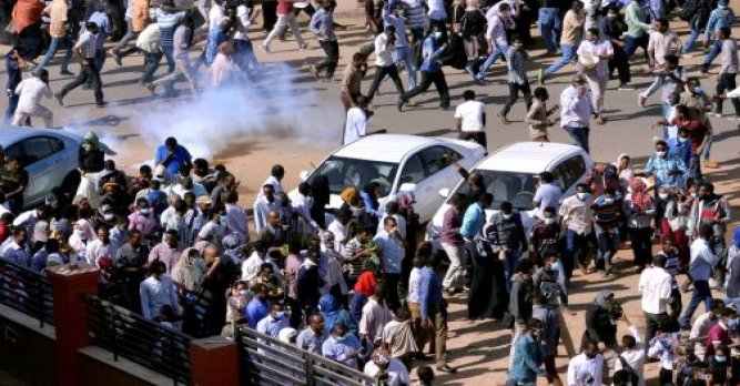 السودان المحتجين الشرطة.jpg (282 KB)